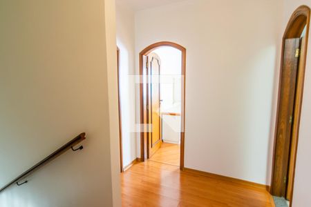 Casa à venda com 250m², 3 quartos e 4 vagas Casa à venda com 250m², 3 quartos e 4 vagasCorredor