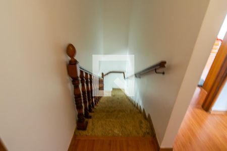 Casa à venda com 250m², 3 quartos e 4 vagas Casa à venda com 250m², 3 quartos e 4 vagasEscadas