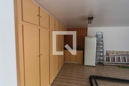 Casa à venda com 250m², 3 quartos e 4 vagas Casa à venda com 250m², 3 quartos e 4 vagasGaragem