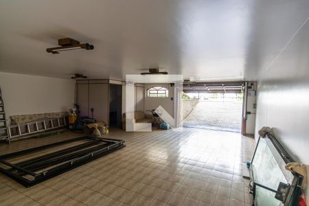 Casa à venda com 250m², 3 quartos e 4 vagas Casa à venda com 250m², 3 quartos e 4 vagasGaragem