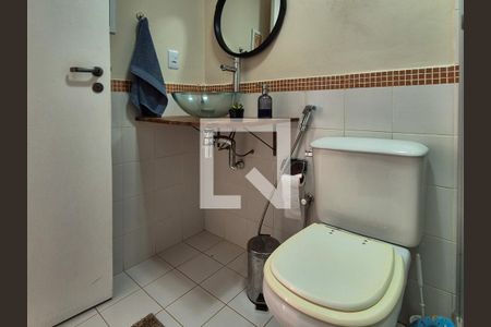 Casa de condomínio à venda com 370m², 6 quartos e 3 vagas Casa de condomínio à venda com 370m², 6 quartos e 3 vagasBanheiro 3