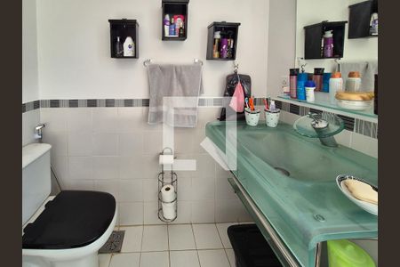 Casa de condomínio à venda com 370m², 6 quartos e 3 vagas Casa de condomínio à venda com 370m², 6 quartos e 3 vagasBanheiro 1