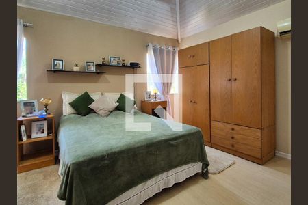 Casa de condomínio à venda com 370m², 6 quartos e 3 vagas Casa de condomínio à venda com 370m², 6 quartos e 3 vagasQuarto 1