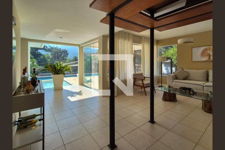 Sala de casa de condomínio à venda com 6 quartos, 370m² em Vargem Grande, Rio de Janeiro