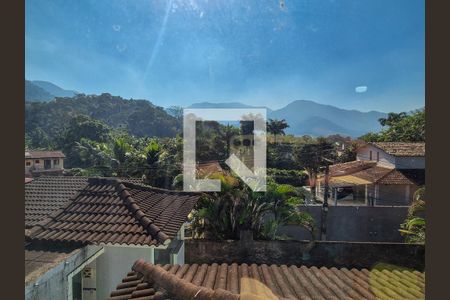 Casa de condomínio à venda com 370m², 6 quartos e 3 vagas Casa de condomínio à venda com 370m², 6 quartos e 3 vagasVista