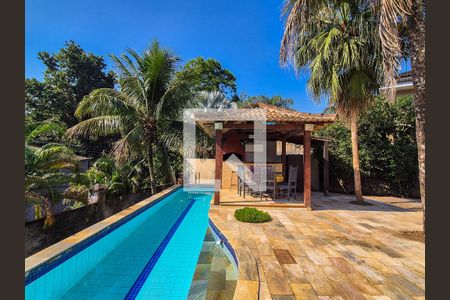 Casa de condomínio à venda com 370m², 6 quartos e 3 vagas Casa de condomínio à venda com 370m², 6 quartos e 3 vagasÁrea Externa