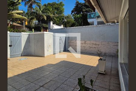 Casa de condomínio à venda com 370m², 6 quartos e 3 vagas Casa de condomínio à venda com 370m², 6 quartos e 3 vagasÁrea Externa