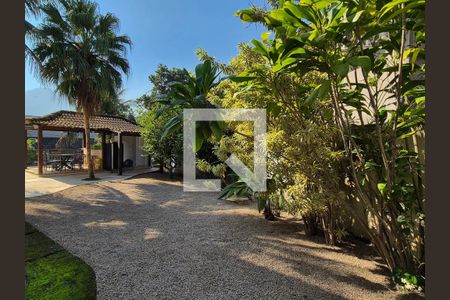 Casa de condomínio à venda com 370m², 6 quartos e 3 vagas Casa de condomínio à venda com 370m², 6 quartos e 3 vagasÁrea Externa