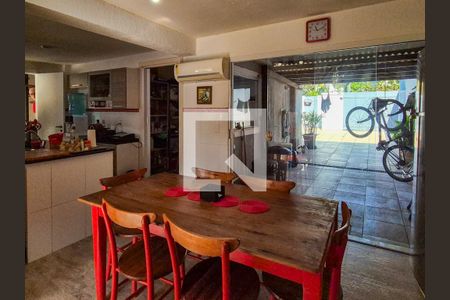 Casa de condomínio à venda com 370m², 6 quartos e 3 vagas Casa de condomínio à venda com 370m², 6 quartos e 3 vagasCozinha