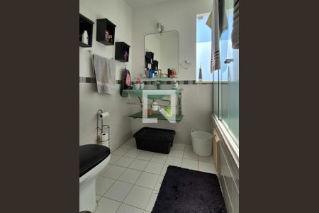 Casa de condomínio à venda com 370m², 6 quartos e 3 vagas Casa de condomínio à venda com 370m², 6 quartos e 3 vagasBanheiro 1