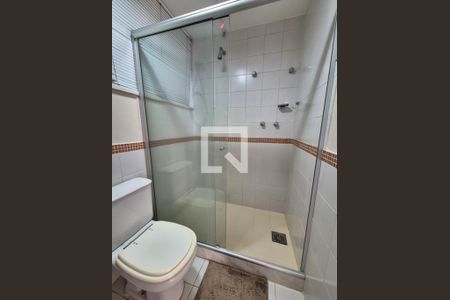 Casa de condomínio à venda com 370m², 6 quartos e 3 vagas Casa de condomínio à venda com 370m², 6 quartos e 3 vagasBanheiro 3