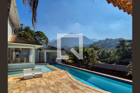 Casa de condomínio à venda com 370m², 6 quartos e 3 vagas Casa de condomínio à venda com 370m², 6 quartos e 3 vagasÁrea Externa