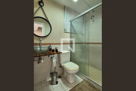 Casa de condomínio à venda com 370m², 6 quartos e 3 vagas Casa de condomínio à venda com 370m², 6 quartos e 3 vagasBanheiro 3