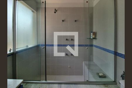 Casa de condomínio à venda com 370m², 6 quartos e 3 vagas Casa de condomínio à venda com 370m², 6 quartos e 3 vagasBanheiro 2