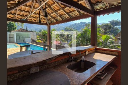 Casa de condomínio à venda com 370m², 6 quartos e 3 vagas Casa de condomínio à venda com 370m², 6 quartos e 3 vagasÁrea Externa