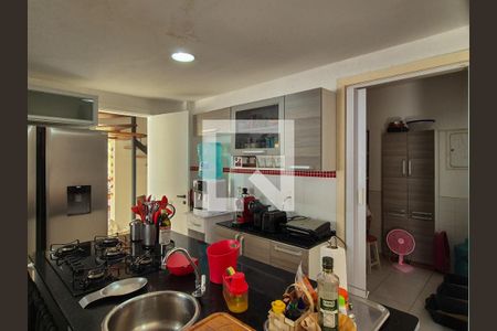 Casa de condomínio à venda com 370m², 6 quartos e 3 vagas Casa de condomínio à venda com 370m², 6 quartos e 3 vagasCozinha