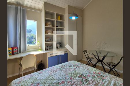 Casa de condomínio à venda com 370m², 6 quartos e 3 vagas Casa de condomínio à venda com 370m², 6 quartos e 3 vagasQuarto 3