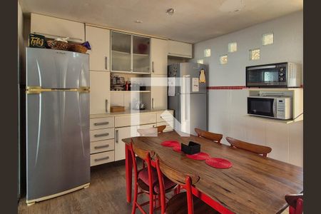 Casa de condomínio à venda com 370m², 6 quartos e 3 vagas Casa de condomínio à venda com 370m², 6 quartos e 3 vagasCozinha