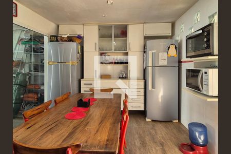 Casa de condomínio à venda com 370m², 6 quartos e 3 vagas Casa de condomínio à venda com 370m², 6 quartos e 3 vagasCozinha