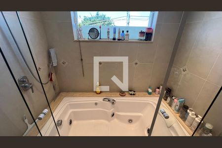 Casa à venda com 350m², 4 quartos e 2 vagasBanheiro da Suíte Master