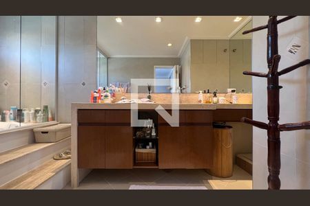 Casa à venda com 350m², 4 quartos e 2 vagasBanheiro da Suíte Master