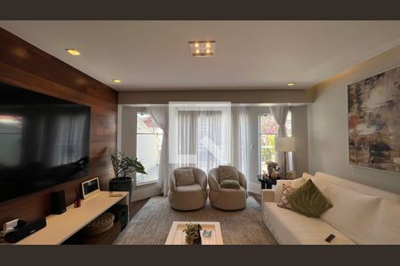 Sala de TV de casa à venda com 4 quartos, 350m² em Vila Madalena, São Paulo