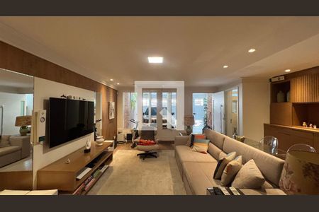 Sala de casa à venda com 4 quartos, 350m² em Vila Madalena, São Paulo