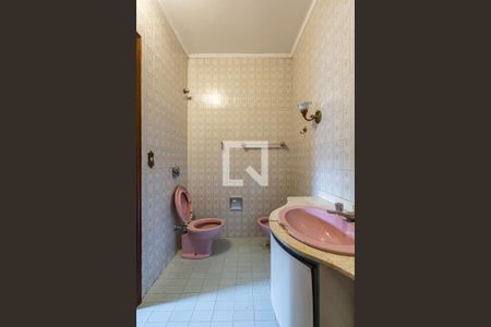 Casa à venda com 250m², 4 quartos e 3 vagasBanheiro da Suíte 1