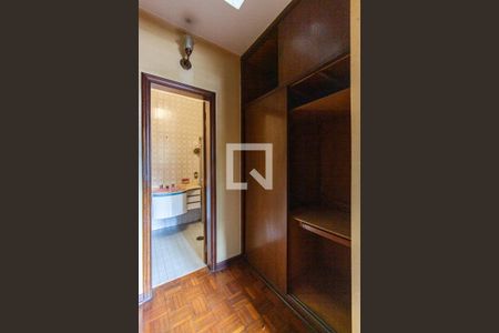 Casa à venda com 250m², 4 quartos e 3 vagasCloset da Suíte 1