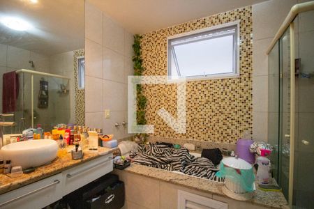 Casa à venda com 570m², 6 quartos e 6 vagasBanheiro da Suíte 2