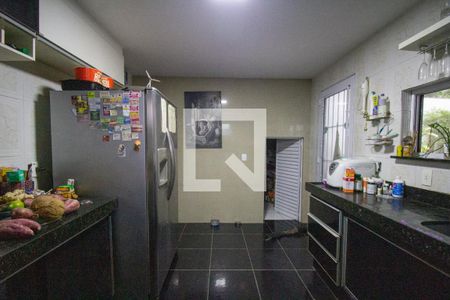 Casa à venda com 570m², 6 quartos e 6 vagasCozinha