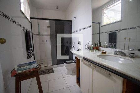 Casa à venda com 570m², 6 quartos e 6 vagasBanheiro da Suíte 3