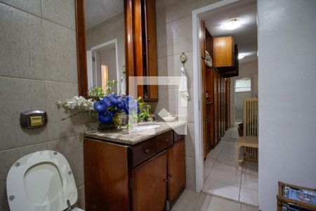 Casa à venda com 570m², 6 quartos e 6 vagasBanheiro da Suíte 2