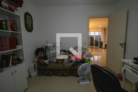 Casa à venda com 570m², 6 quartos e 6 vagasEscritório