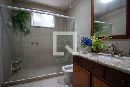 Casa à venda com 570m², 6 quartos e 6 vagasBanheiro da Suíte 2