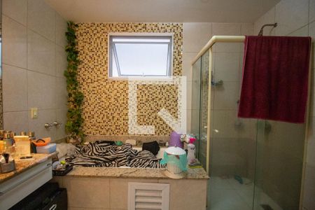 Casa à venda com 570m², 6 quartos e 6 vagasBanheiro da Suíte 2