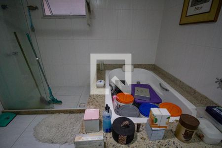 Casa à venda com 570m², 6 quartos e 6 vagasBanheiro da Suíte 1 