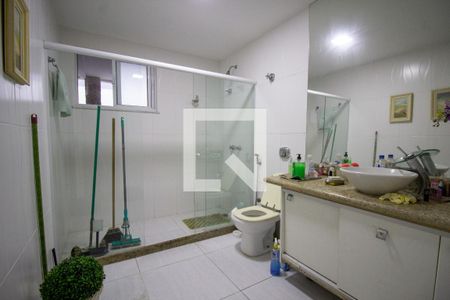 Casa à venda com 570m², 6 quartos e 6 vagasBanheiro Social
