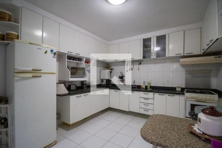 Casa à venda com 570m², 6 quartos e 6 vagasCozinha