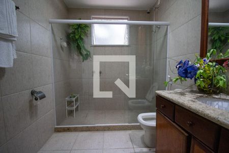 Casa à venda com 570m², 6 quartos e 6 vagasBanheiro da Suíte 2