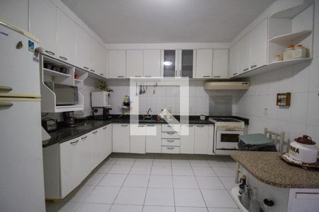 Casa à venda com 570m², 6 quartos e 6 vagasCozinha