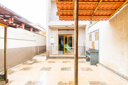 Casa à venda com 200m², 4 quartos e 2 vagas Casa à venda com 200m², 4 quartos e 2 vagasQuintal