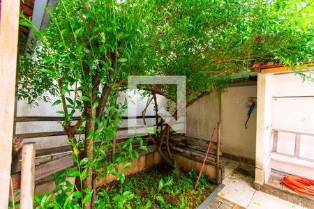 Casa à venda com 200m², 4 quartos e 2 vagas Casa à venda com 200m², 4 quartos e 2 vagasQuintal