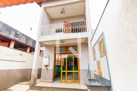 Casa à venda com 200m², 4 quartos e 2 vagas Casa à venda com 200m², 4 quartos e 2 vagasQuintal