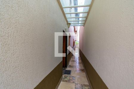 Casa à venda com 200m², 4 quartos e 2 vagas Casa à venda com 200m², 4 quartos e 2 vagasCorredor