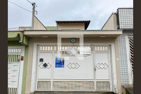 Casa à venda com 200m², 4 quartos e 2 vagas Casa à venda com 200m², 4 quartos e 2 vagasFachada