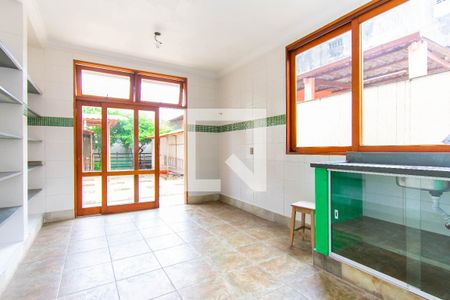 Casa à venda com 200m², 4 quartos e 2 vagas Casa à venda com 200m², 4 quartos e 2 vagasCozinha