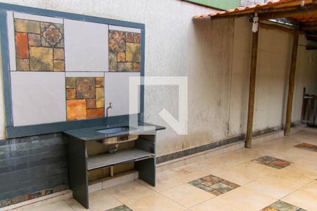 Casa à venda com 200m², 4 quartos e 2 vagas Casa à venda com 200m², 4 quartos e 2 vagasQuintal