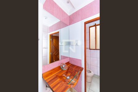 Casa à venda com 200m², 4 quartos e 2 vagas Casa à venda com 200m², 4 quartos e 2 vagasLavabo