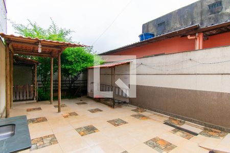Casa à venda com 200m², 4 quartos e 2 vagas Casa à venda com 200m², 4 quartos e 2 vagasQuintal